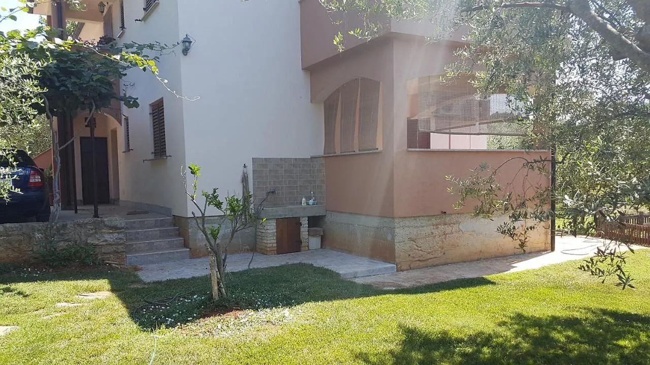 Apartments Iva Pula 0*,